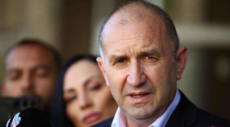 Roumen Radev, ex-président pro-russe, remporte les législatives en Bulgarie.