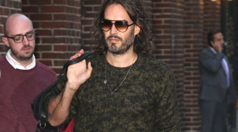 Russell Brand admet une relation avec une mineure de 16 ans à 30 ans.