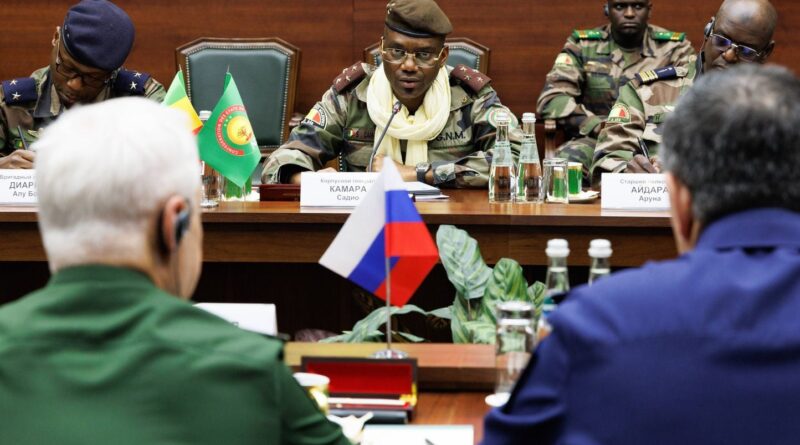 Russie, acteur majeur de la junte : quel rôle pour le ministre de la Défense tué au Mali ?