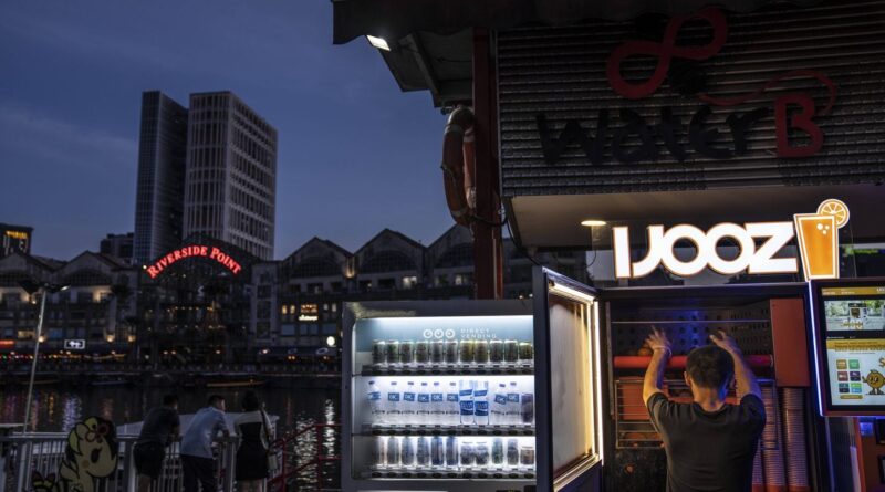 Singapour : Un adolescent français risque la prison pour avoir léché une paille.