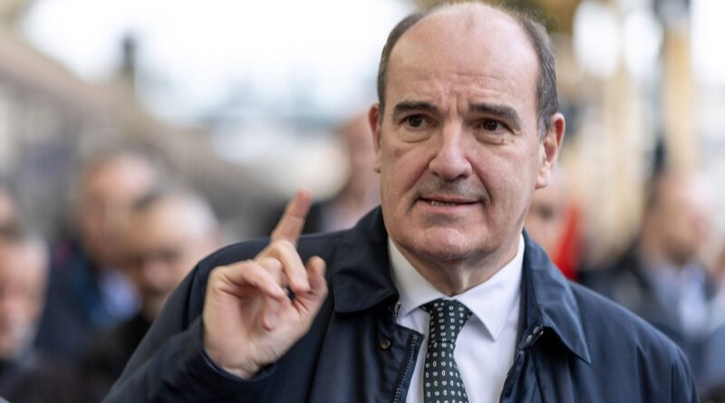 SNCF : TGV Saint-Malo retardé de 4h30, Jean Castex distribue les repas