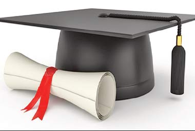 Sofia Lamssadaq réussit sa thèse de doctorat avec brio.