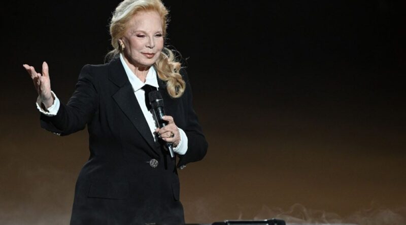 Sylvie Vartan, « sous le choc », rend hommage à Nathalie Baye.
