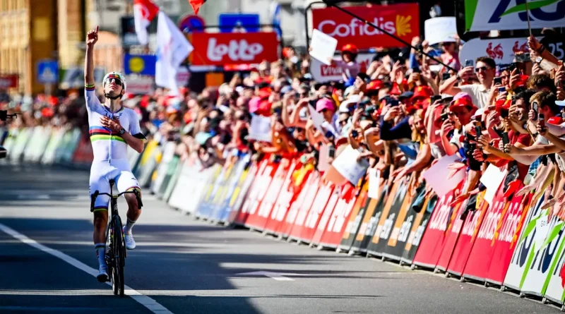 Tadej Pogacar remporte Liège-Bastogne-Liège, Remco Evenepoel terminé 3e.
