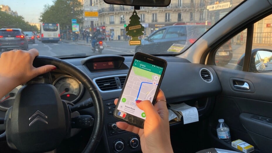 Téléphone au volant : suspension du permis dès le 1er mai, pas vrai.