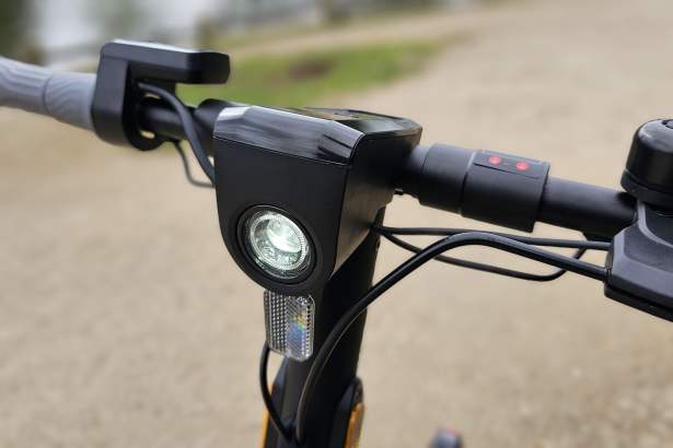 Niu KQi 100F éclairage avant Trottinette électrique Niu KQi 100F éclairage avant