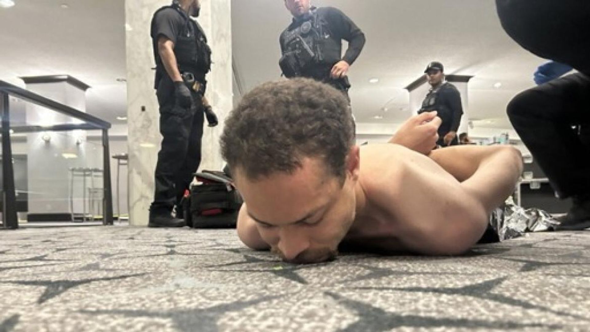 Tirs au dîner des correspondants à Washington : un suspect accusé d'assassinat sur Trump