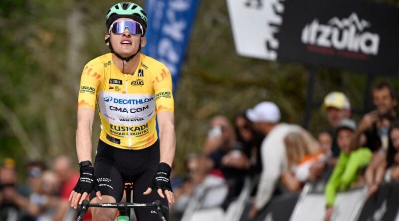 Tour du Pays basque : Paul Seixas renforce son maillot jaune en solitaire.