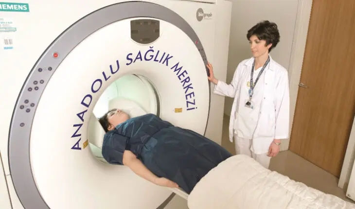 Tremblement essentiel : symptômes invalidants et solutions thérapeutiques modernes