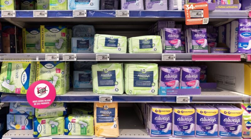 Trois ans après, le gouvernement rend gratuites les protections périodiques.