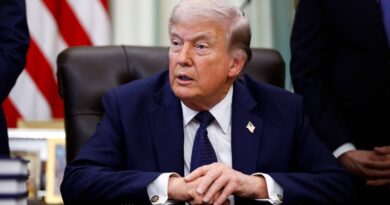 Trump assiste pour la première fois au dîner des correspondants.