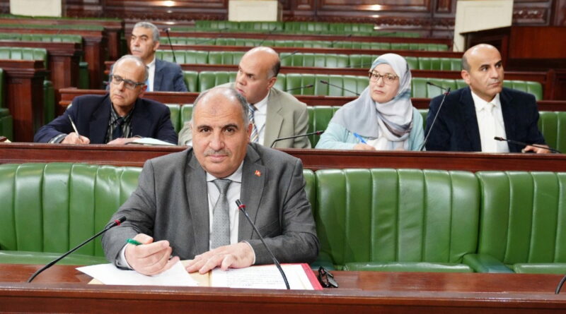 Tunisie : certains cadres des kouttabs peuvent toucher 3 000 dinars, selon le ministre