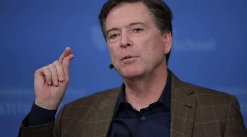 Un ex-directeur du FBI inculpé pour avoir menacé Trump aux Etats-Unis