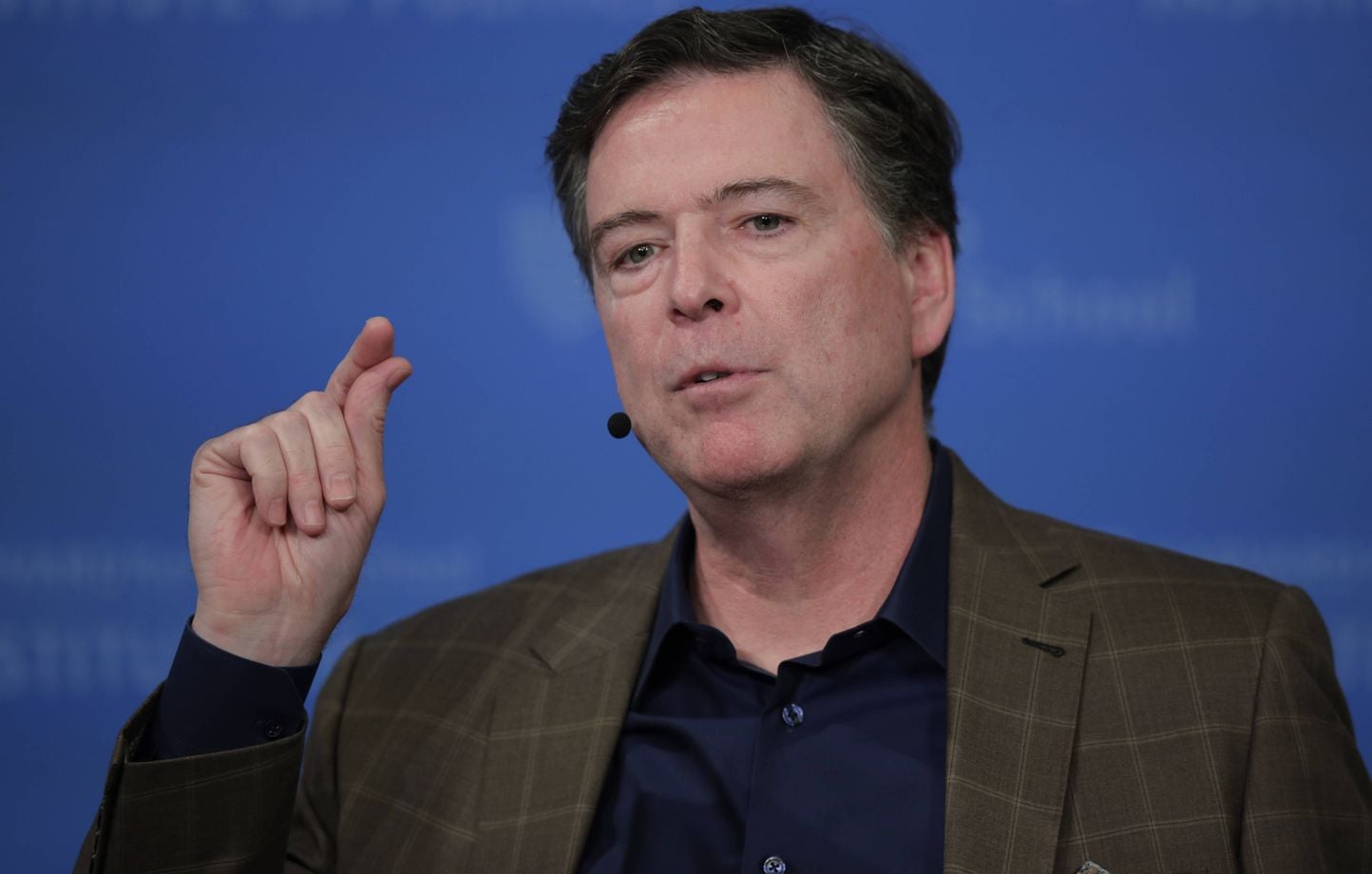 Un ex-directeur du FBI inculpé pour avoir menacé Trump aux Etats-Unis