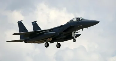 Un ex-pilote raconte sa survie après avoir été abattu.