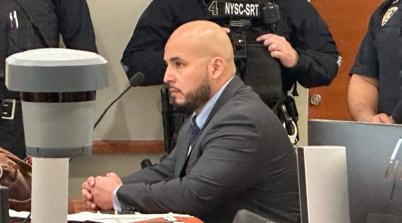 Un ex-policier de New York condamné pour avoir tué un suspect.