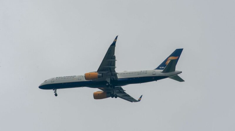 Un pilote d'Icelandair survole sans autorisation son village natal.