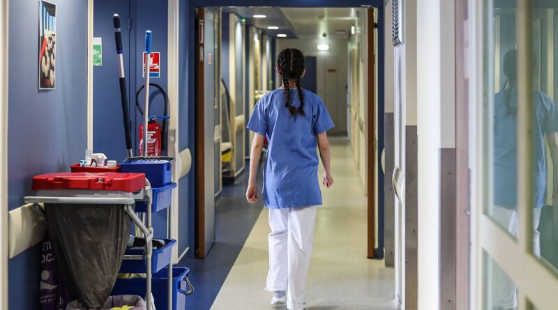 Une infirmière radiée pour des relations sexuelles à l'hôpital.