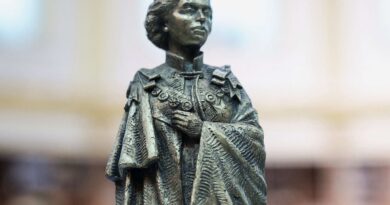 Une statue de la reine Elizabeth II installée à Londres pour ses 100 ans.