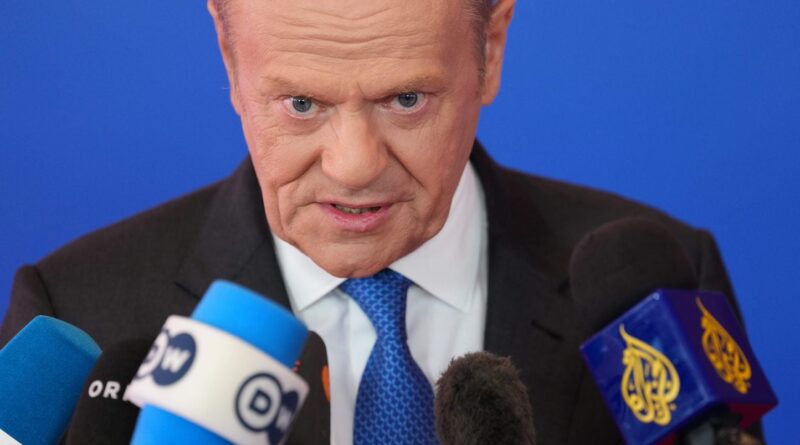 Union européenne : le Premier ministre polonais raillerie l'absence de Viktor Orbán