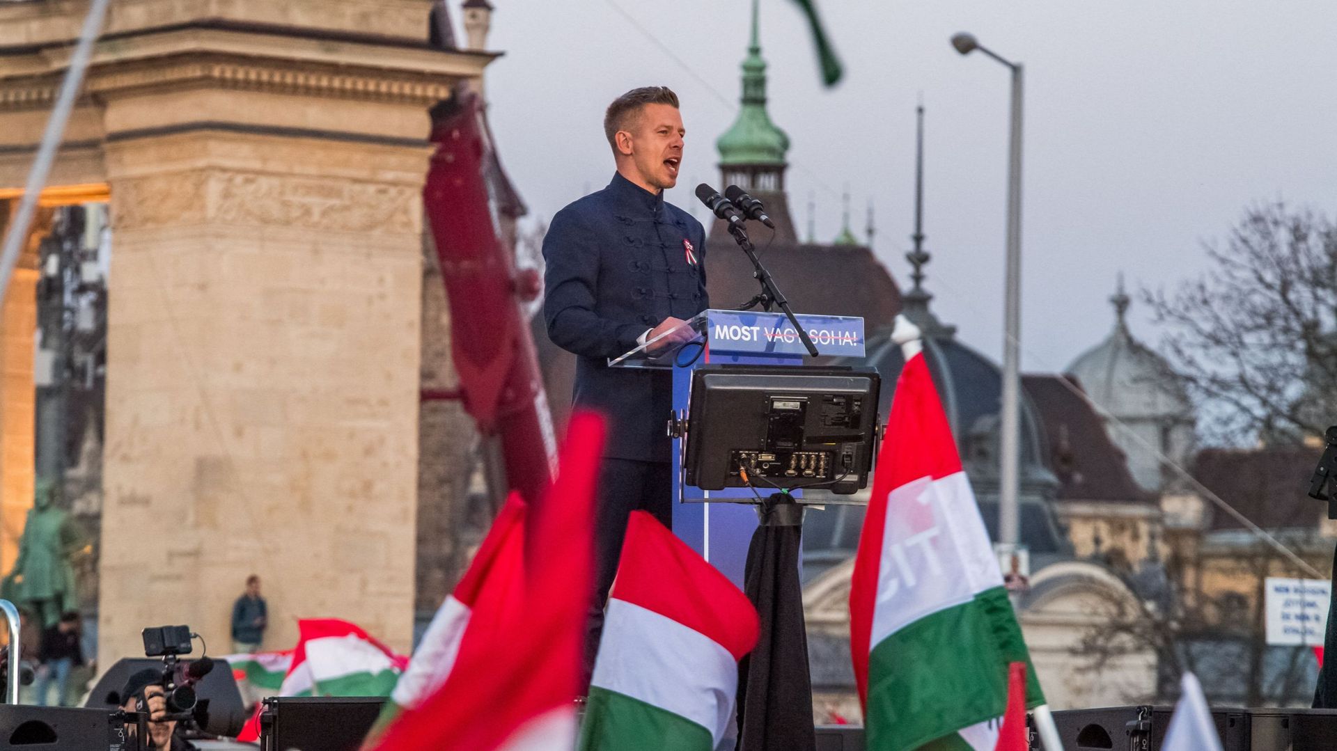 Viktor Orban sous pression en Hongrie avant les législatives du 12 avril.