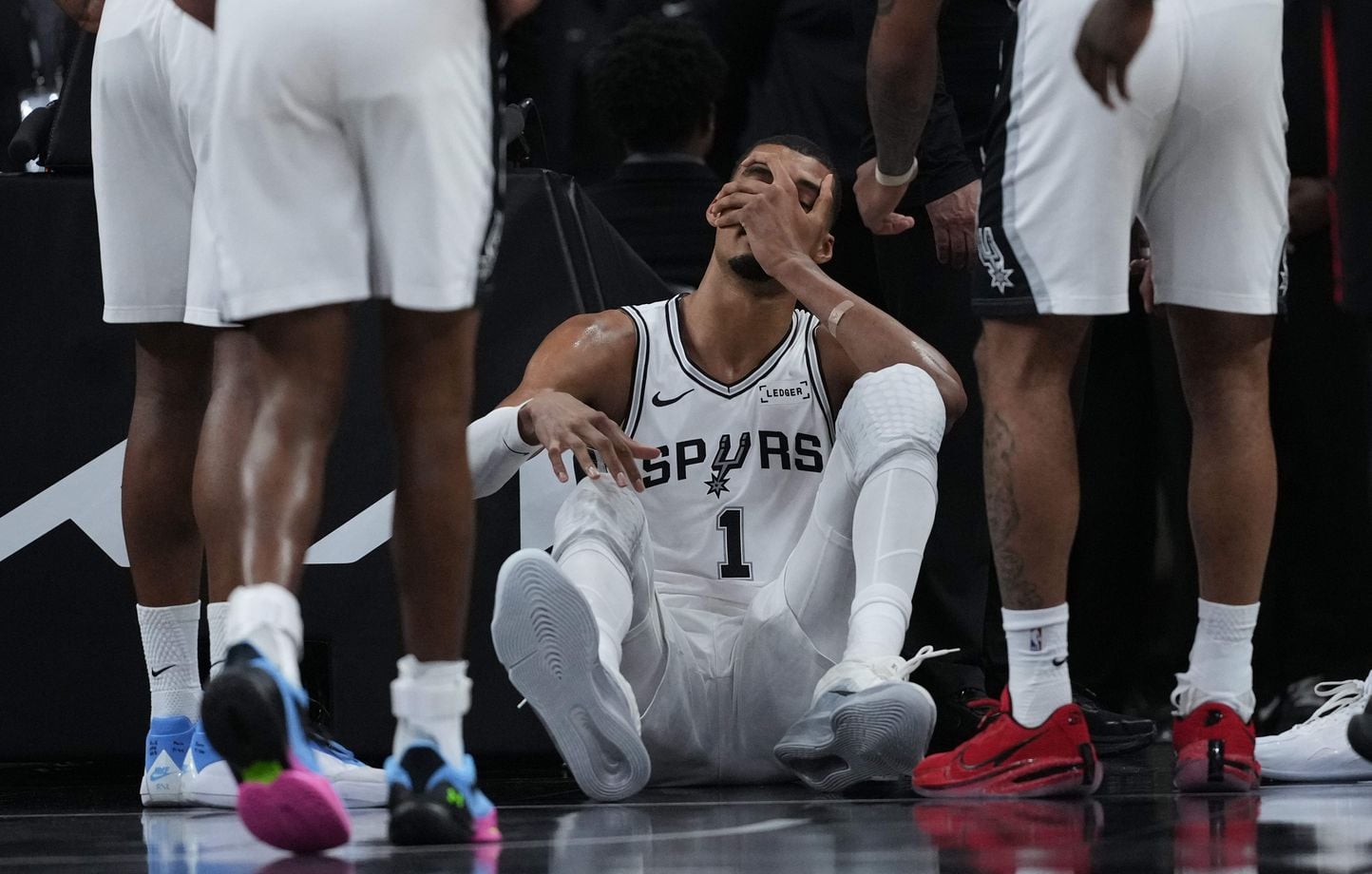 Wembanyama en playoffs : commotion, défaite des Spurs et ennuis ?