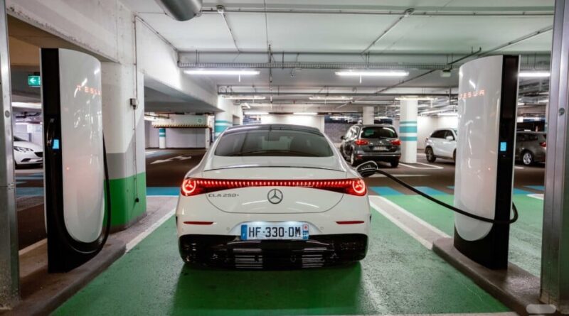 Xpeng résout son problème majeur avec les Superchargeurs Tesla.