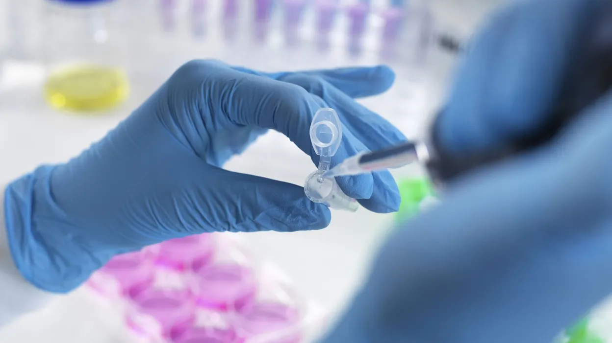 "1% de chances de guérir : la lutte d'une jeune femme contre le cancer"