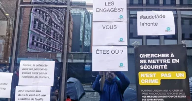 30 tentes et une nuit devant le siège des Engagés contre les visites domiciliaires