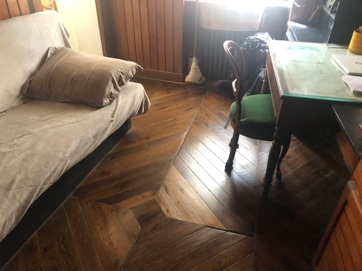 Pour ne pas abimer les sublimes parquets en chêne du phare, les gardiens y circulent avec des patins.