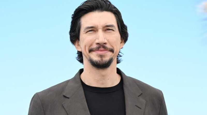Adam Driver répond aux révélations de Lena Dunham dans son autobiographie.