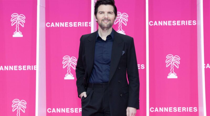 Adam Scott parle d'une série inédite pour « 20 Minutes » : « C’est excitant non ? »