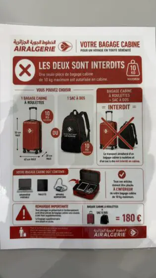 Air Algérie ne laissera plus rien passer en cabine. La compagnie impose désormais une seule pièce de bagage par passager et prévoit jusqu’à 180 euros de frais en cas de non-respect des règles.