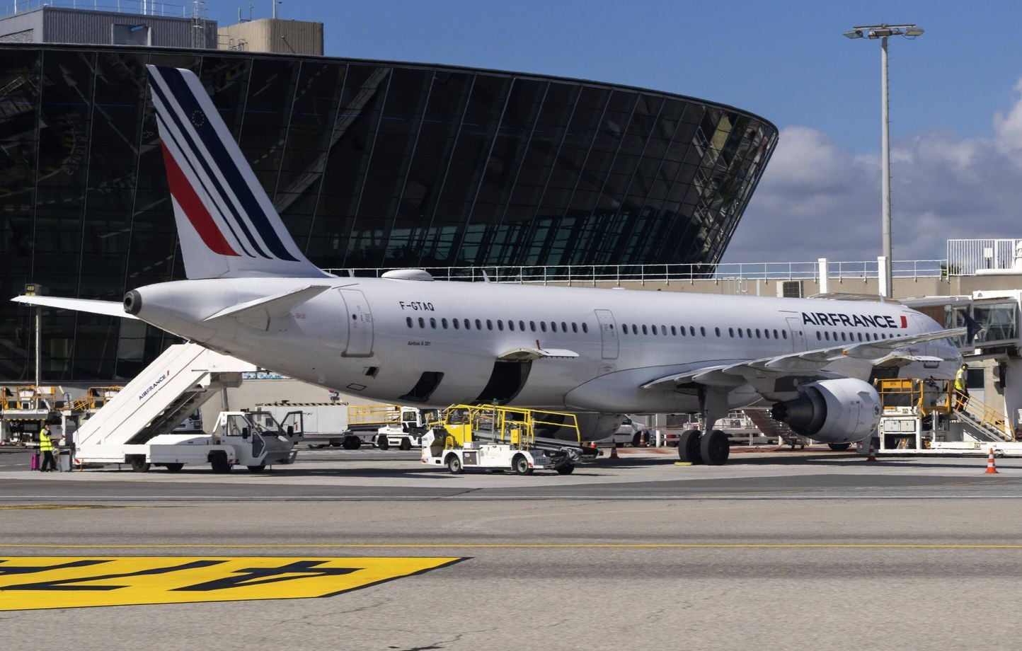 Air France ne perd pas espoir pour ses vols de mai malgré le manque de kérosène.