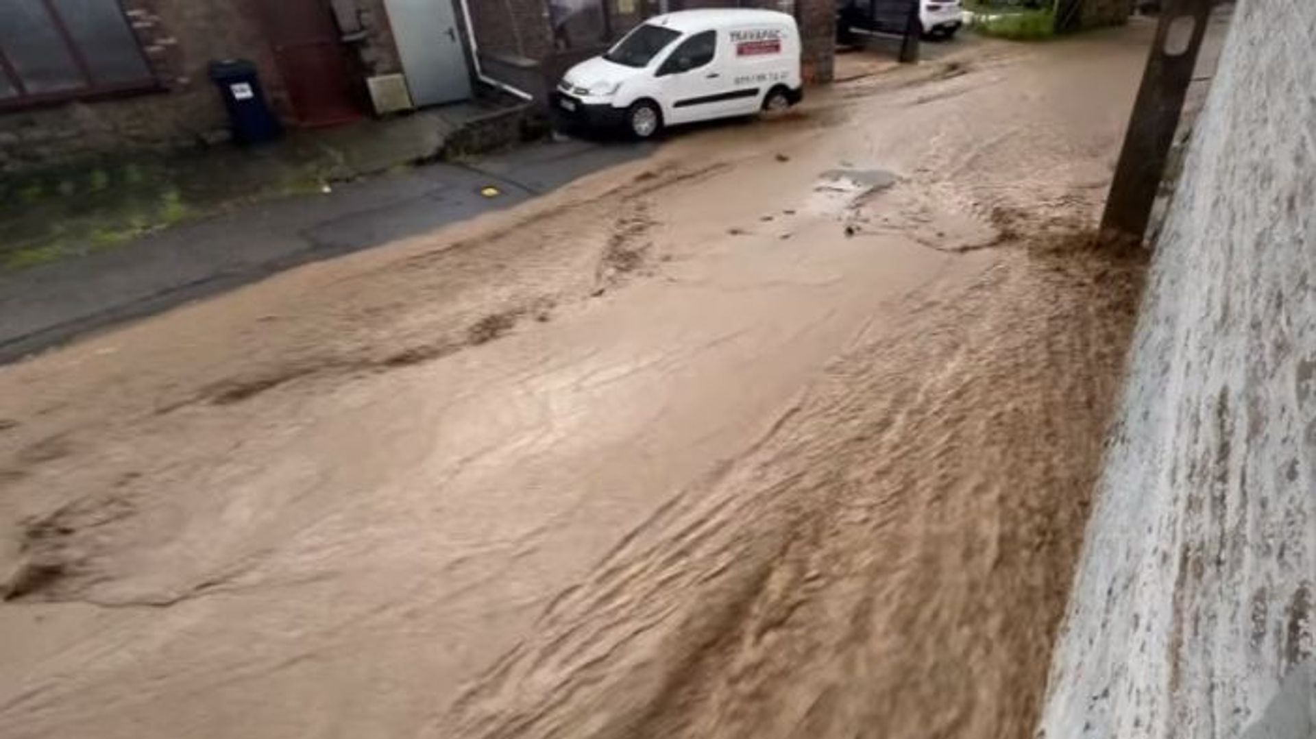 Aiseau-Presles : plan d'urgence déclenché face aux inondations.