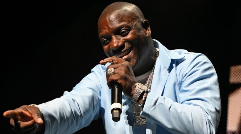 Akon dit que « le polyamour est un comportement naturel chez les hommes »