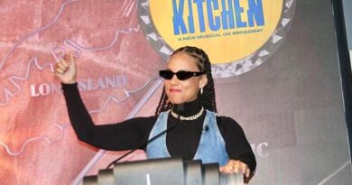 Alicia Keys dénonce l'industrie musicale comme un terrain d'« hommes riches » pour les femmes.