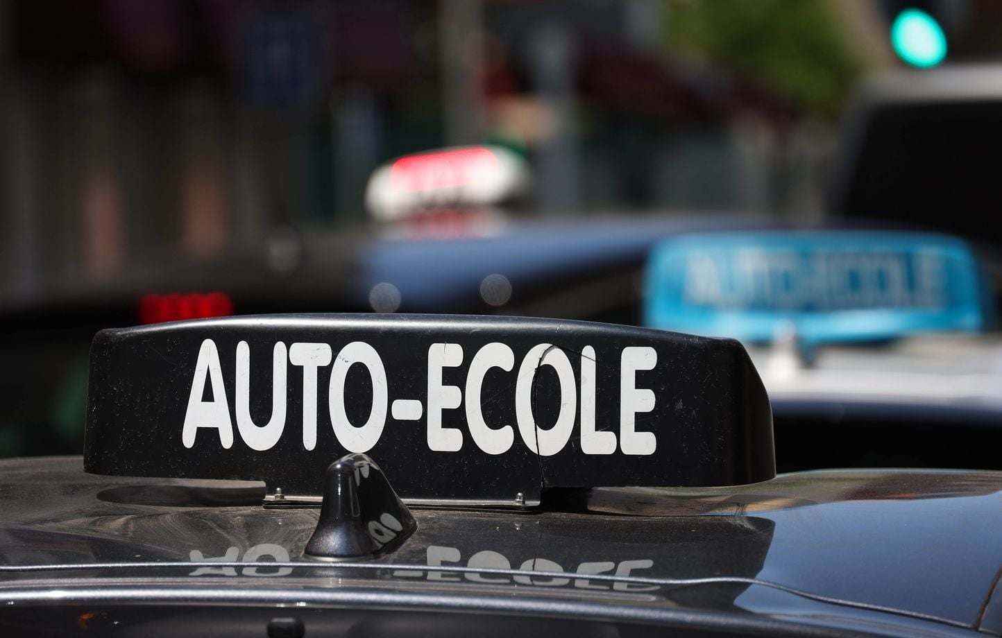 Allemagne : Moniteur d'auto-école blesse gravement élève à moto