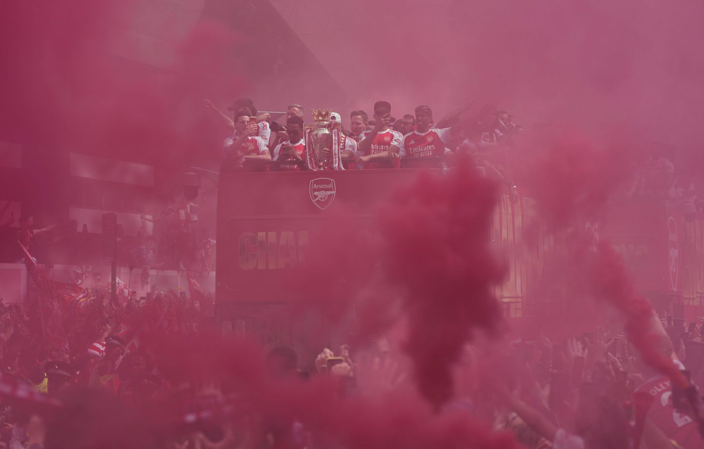 Arsenal organise une parade XXL à Londres après sa défaite.
