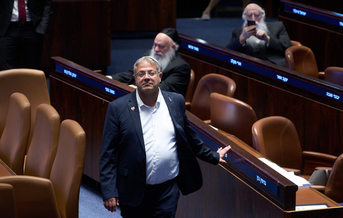 Ben Gvir, ministre israélien, interdit de territoire français après vidéo de la « flottille pour Gaza » agenouillée.