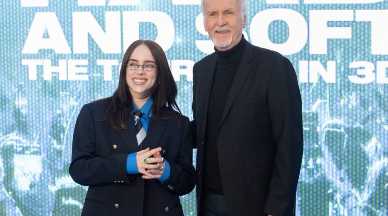 Billie Eilish chante avec James Cameron, mais pourquoi ?