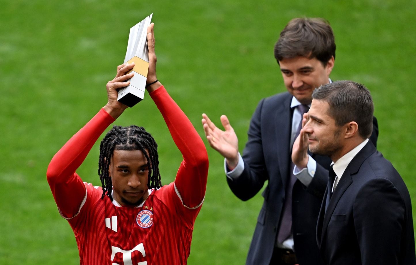 Bundesliga : Bayern toujours en tête, Michael Olise meilleur joueur élu