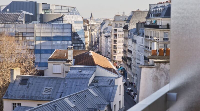 Canicule : « On est déjà monté jusqu’à 46° » dans les appartements « fournaises » sous les toits