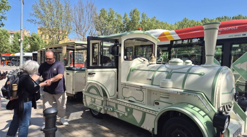 C’est n’est plus du tout un promène-couillon : qui prend le petit train touristique ?