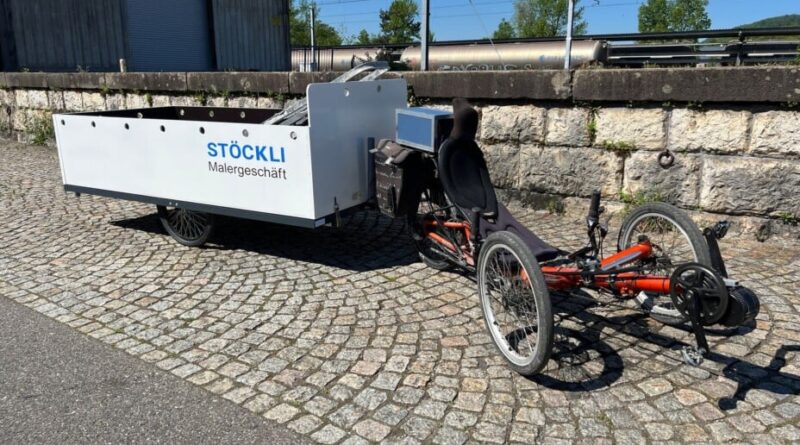 Cette mini-caravane pour vélo électrique va transformer vos vacances.