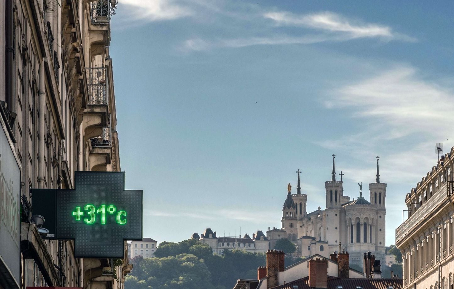 Chaleur : records à 29,8° à Brest et 33,8° à Bergerac, pire lundi.