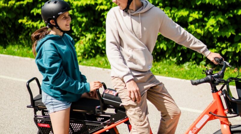 Cherbourg inaugure le premier longtail électrique en libre-service.