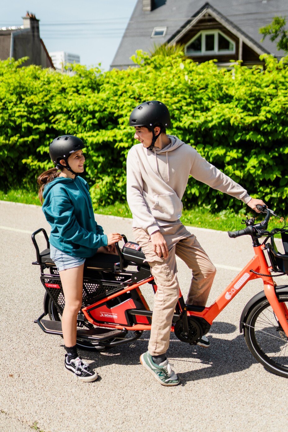 Cherbourg inaugure le premier longtail électrique en libre-service.