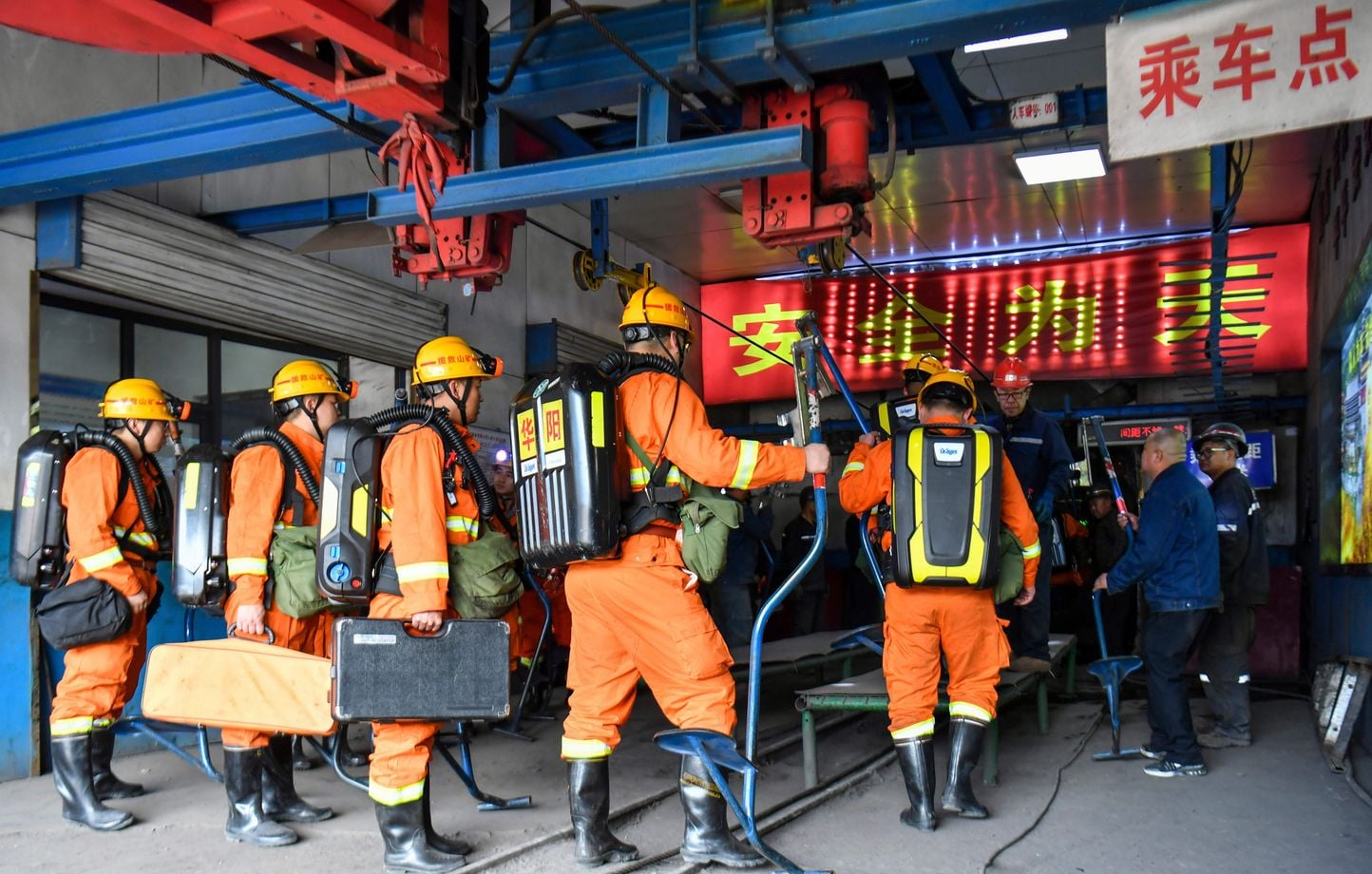 Chine : Une explosion dans une mine de charbon fait 90 morts
