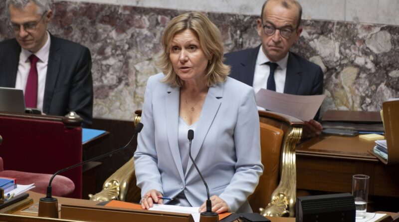 CNews : Pascal Praud diffuse une fausse Une de Closer sur Braun-Pivet et Vallaud-Belkacem